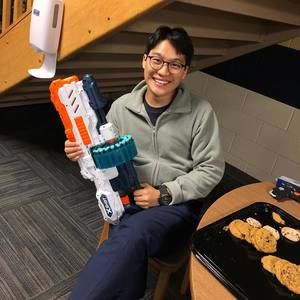 Meet your Posher, Dong hun